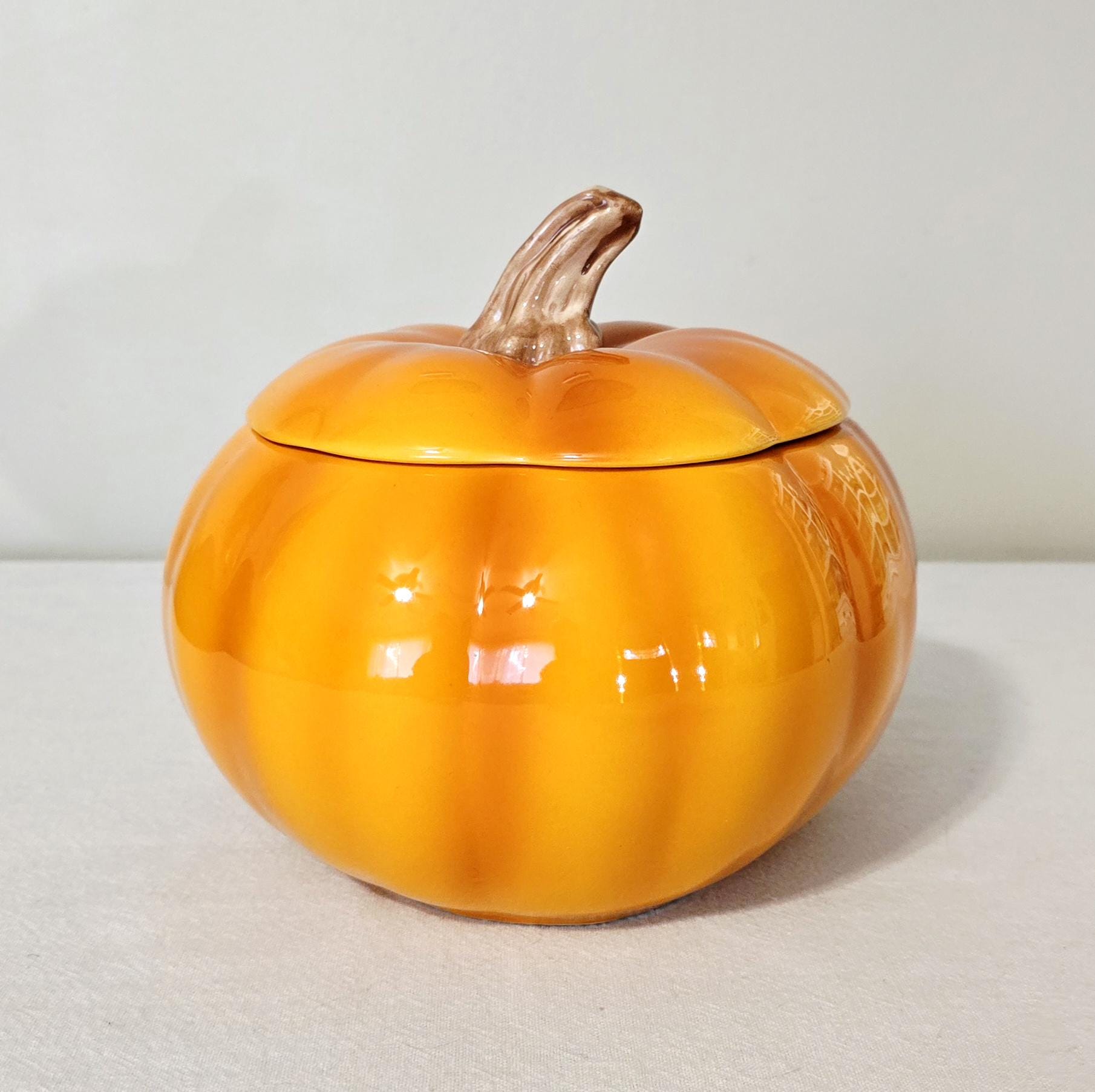 Teleflora Gift Ceramic Pumpkin Cookie Jar With Lid, Autumn Harvest Candy Dish, Fall Kitchen Decor Centerpiece